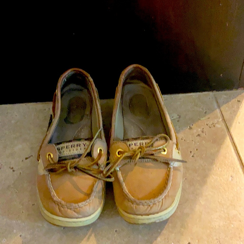 Very Cute causal shoes, very comfortable.